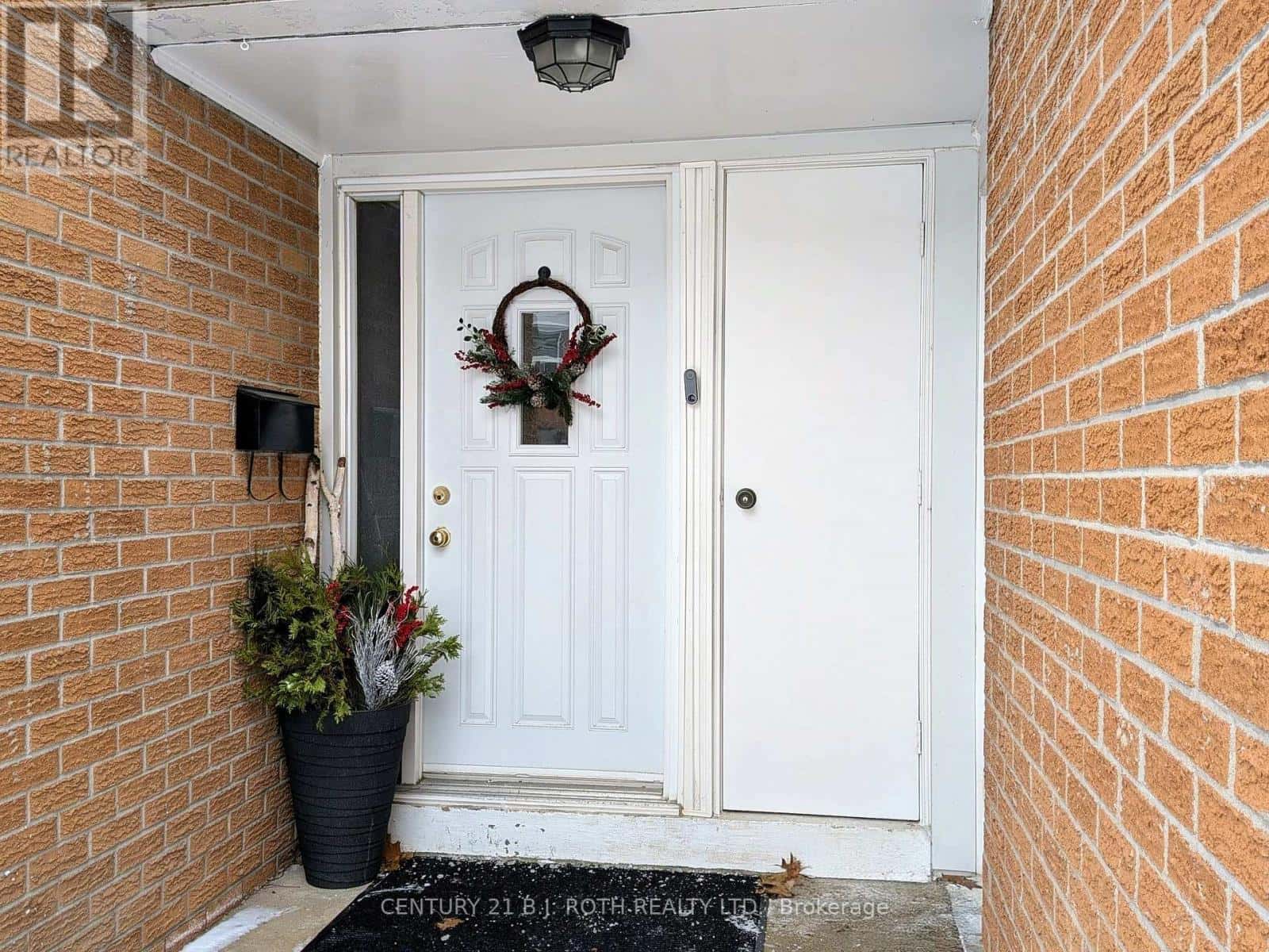 4 - 235 STEEL STREET — Barrie (Codrington), Ontario - Photo 3 of 39