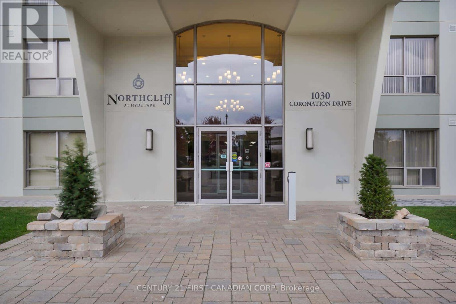 707 - 1030 CORONATION DRIVE — London North (North I), Ontario - Photo 2 of 38