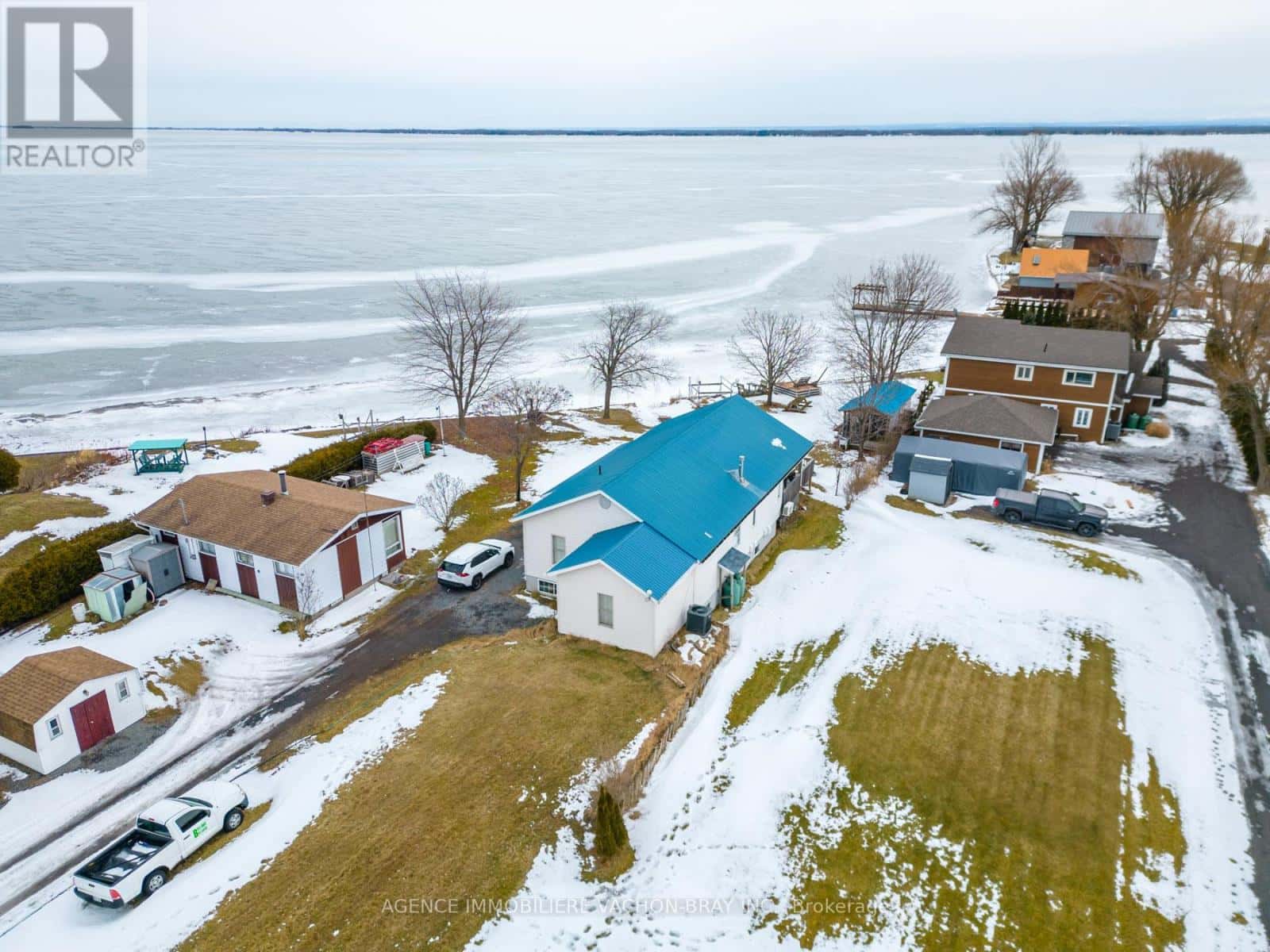 6240 167TH AVENUE — South Glengarry, Ontario - Photo 2 of 32