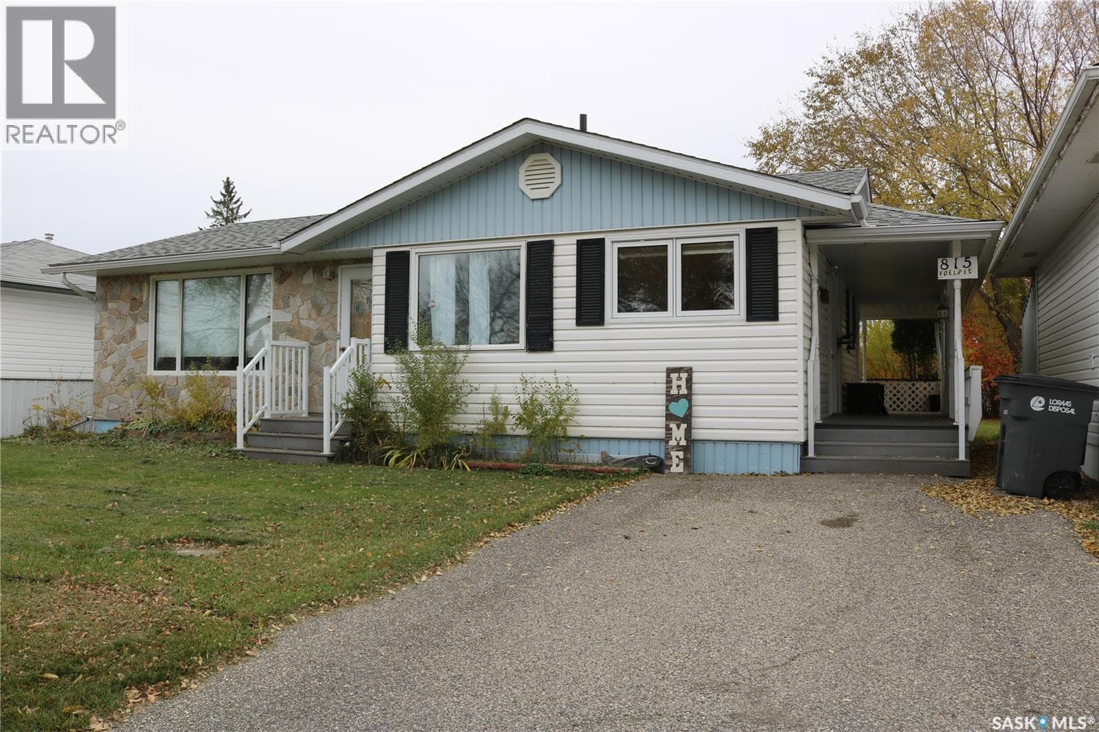815 Willow STREET — Moosomin, Saskatchewan - Main photo