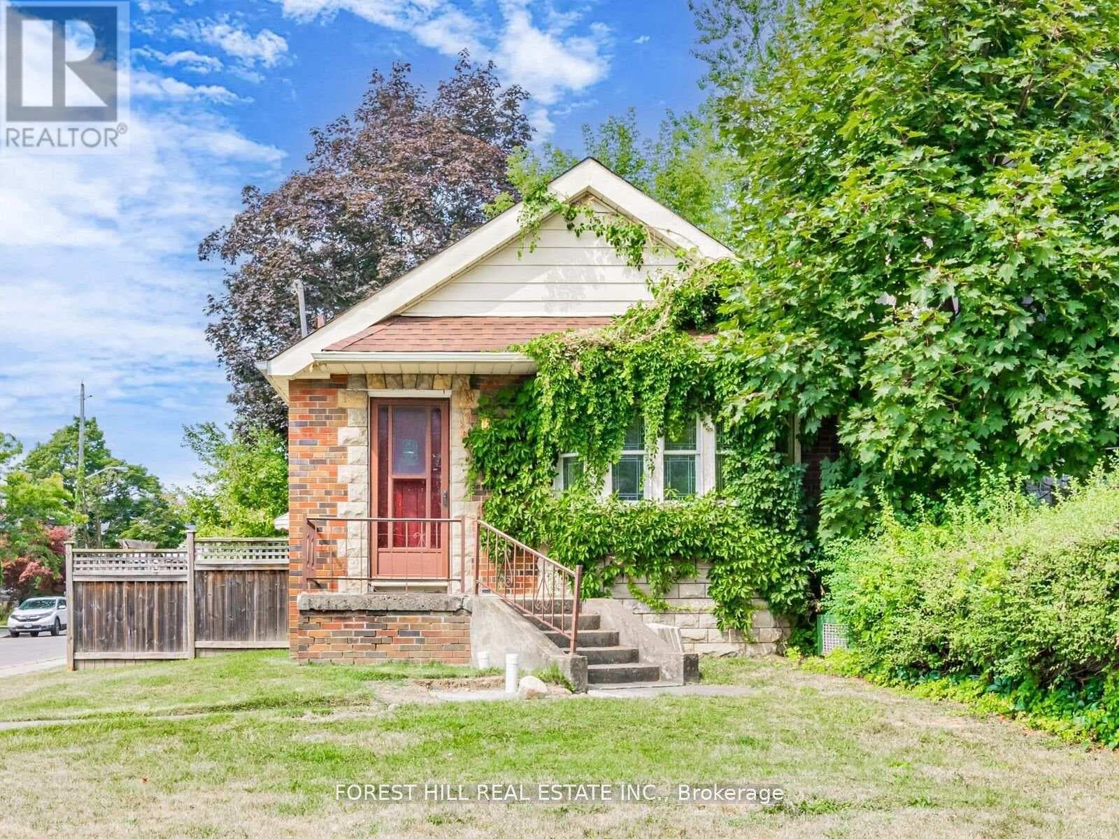 2 ESGORE DRIVE — Toronto (Bedford Park-Nortown), Ontario - Main photo