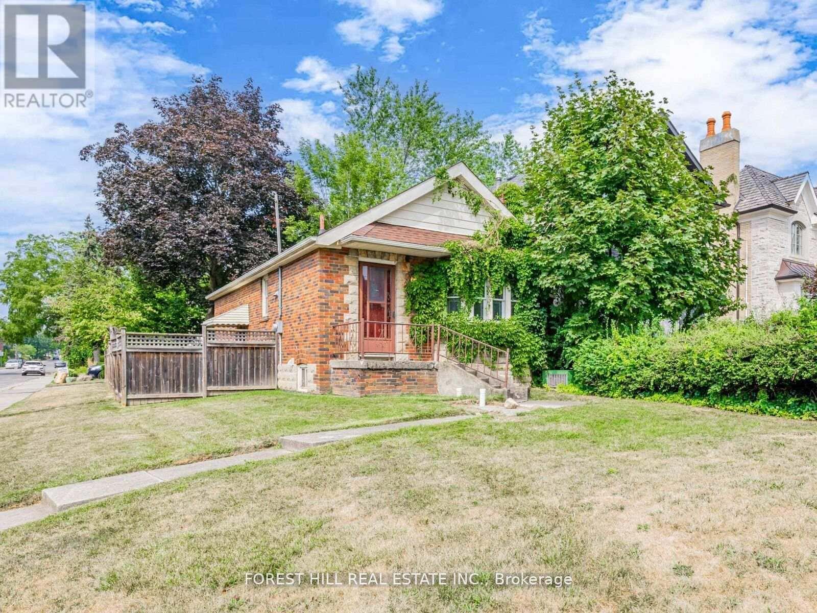 2 ESGORE DRIVE — Toronto (Bedford Park-Nortown), Ontario - Photo 4 of 33