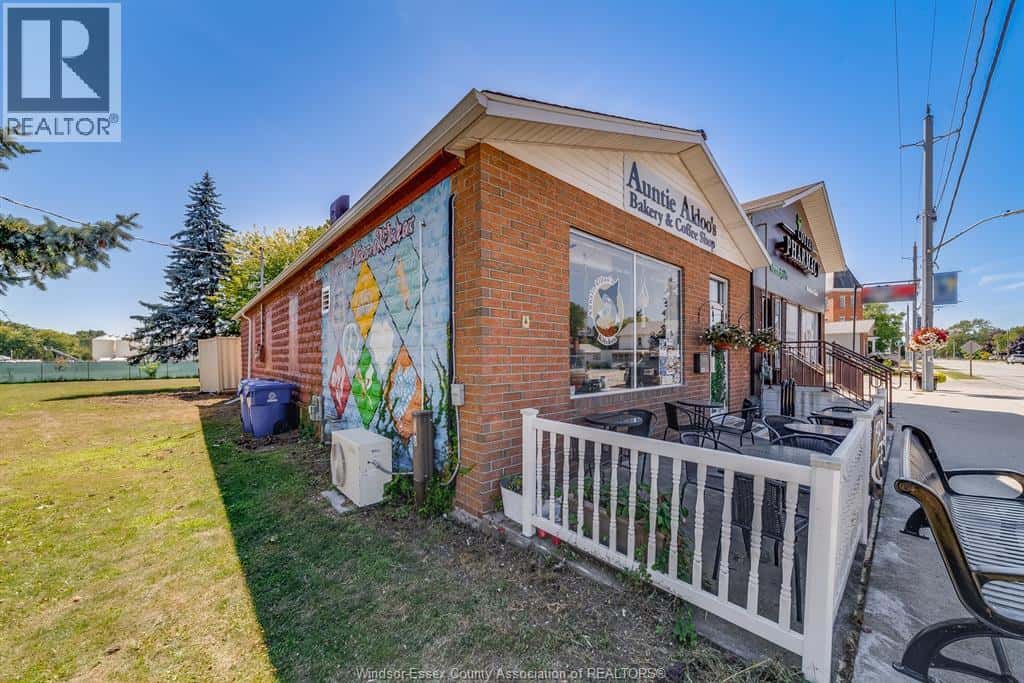 123 COUNTY RD 34 West — Cottam, Ontario - Photo 3 of 30