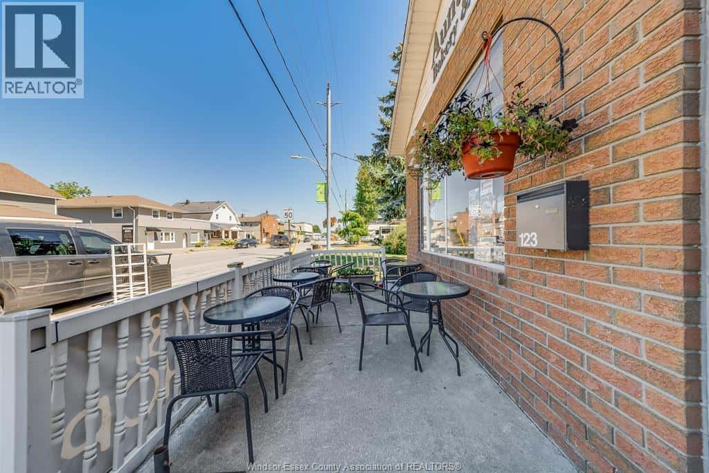 123 COUNTY RD 34 West — Cottam, Ontario - Photo 5 of 30