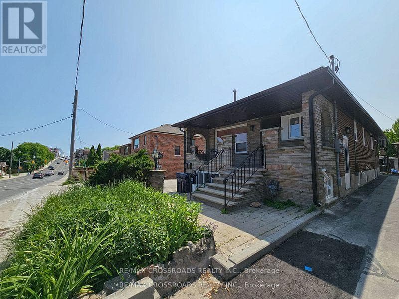 UPPER LVL - 2170B DUFFERIN STREET — Toronto (Caledonia-Fairbank), Ontario - Main photo