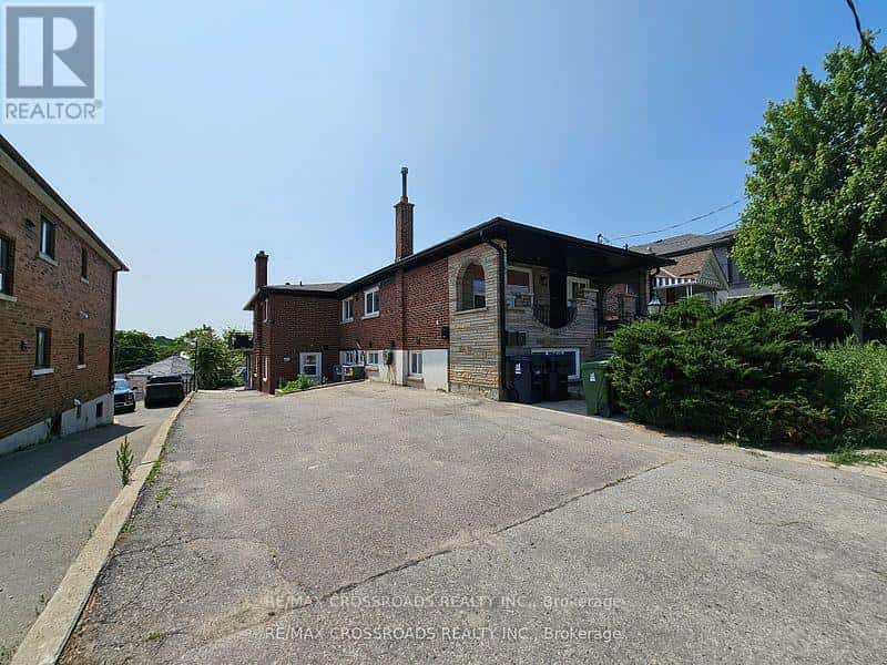 UPPER LVL - 2170B DUFFERIN STREET — Toronto (Caledonia-Fairbank), Ontario - Photo 2 of 26