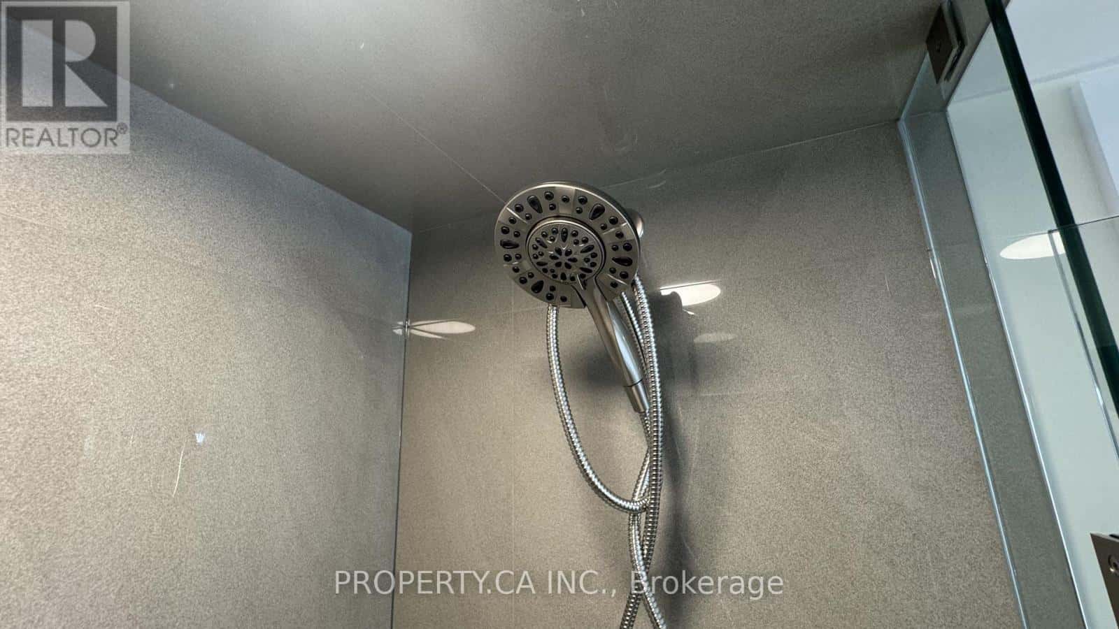 LOWER 2 - 60 LIGHTWOOD DRIVE — Toronto (Thistletown-Beaumonde Heights), Ontario - Photo 4 of 9