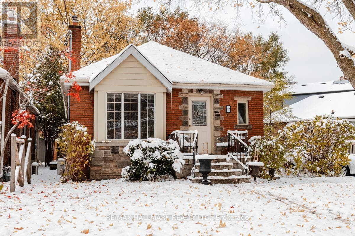 22 AIRLEY CRESCENT — Toronto (East York), Ontario - Main photo