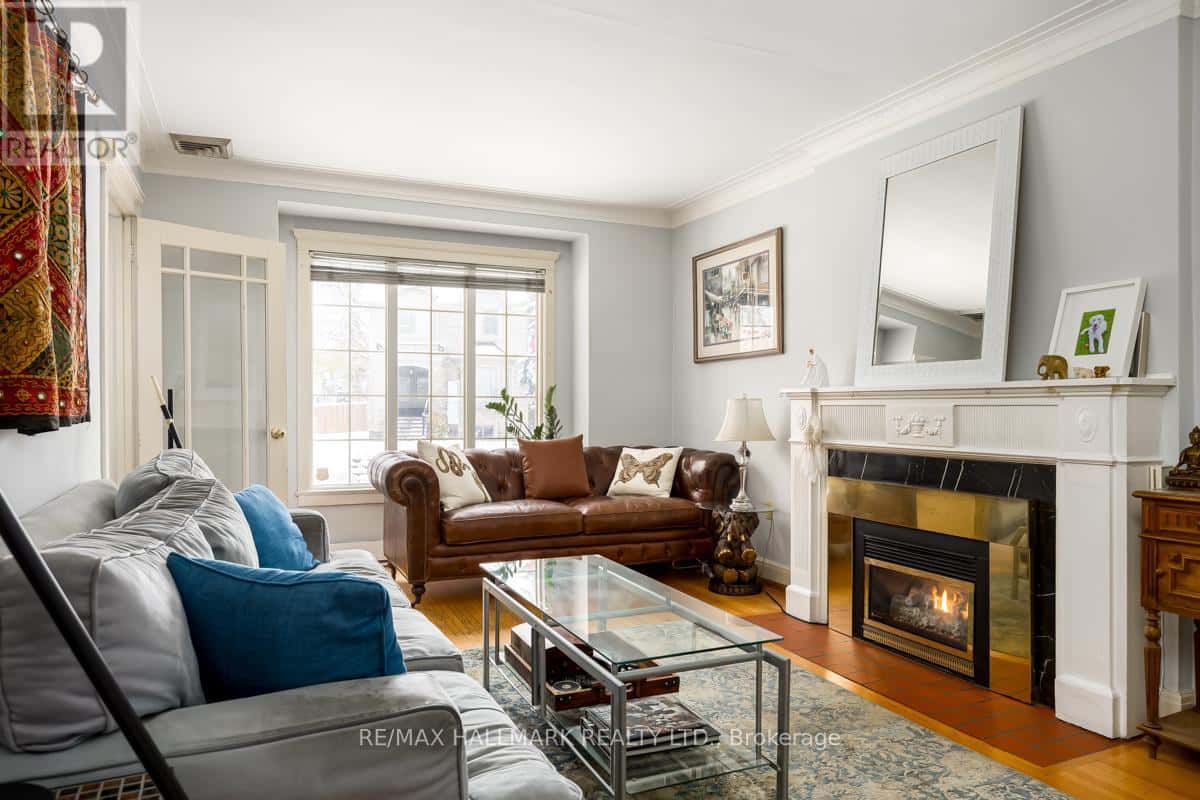 22 AIRLEY CRESCENT — Toronto (East York), Ontario - Photo 4 of 14