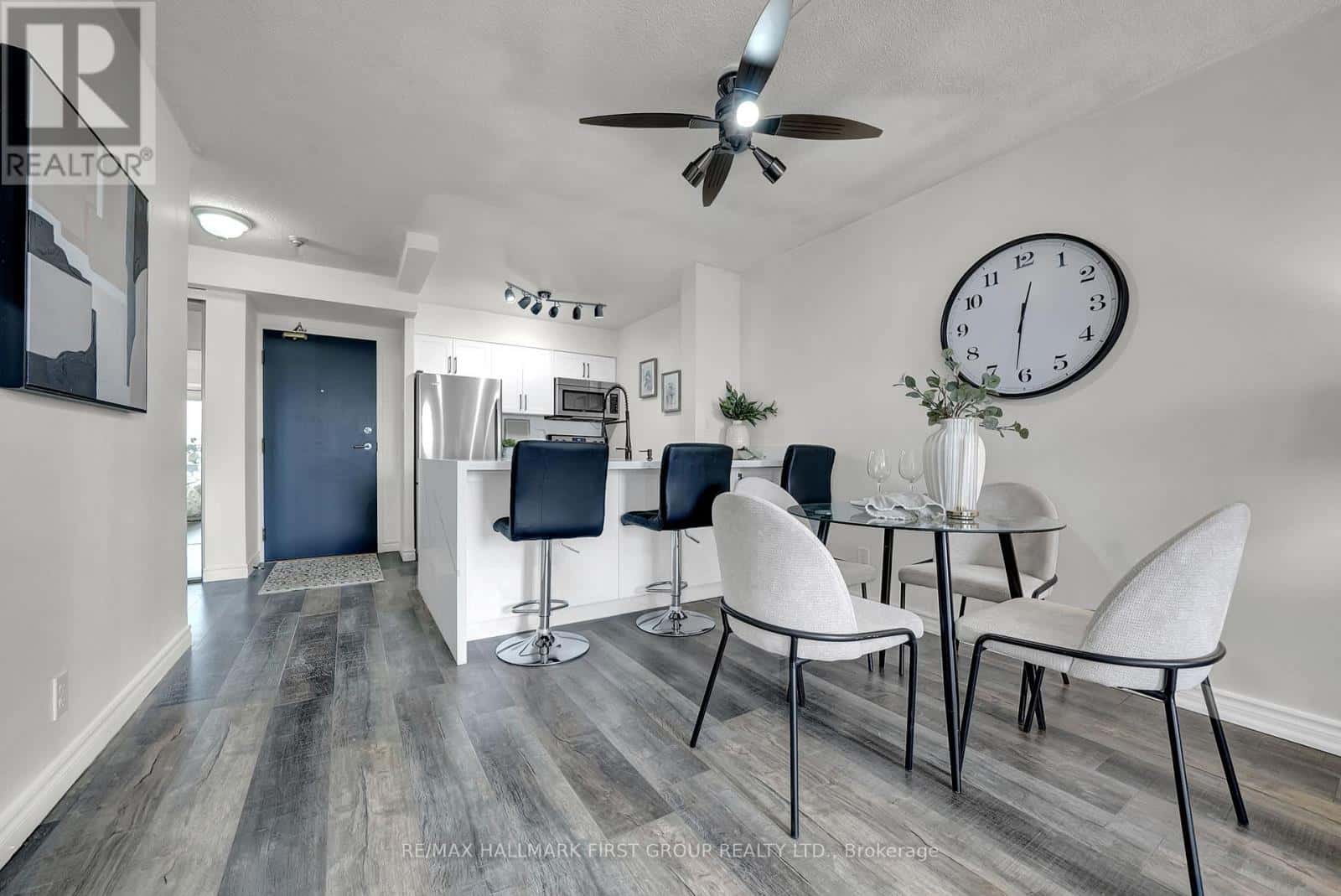 405 - 1665 PICKERING PARKWAY — Pickering (Village East), Ontario - Photo 2 of 36