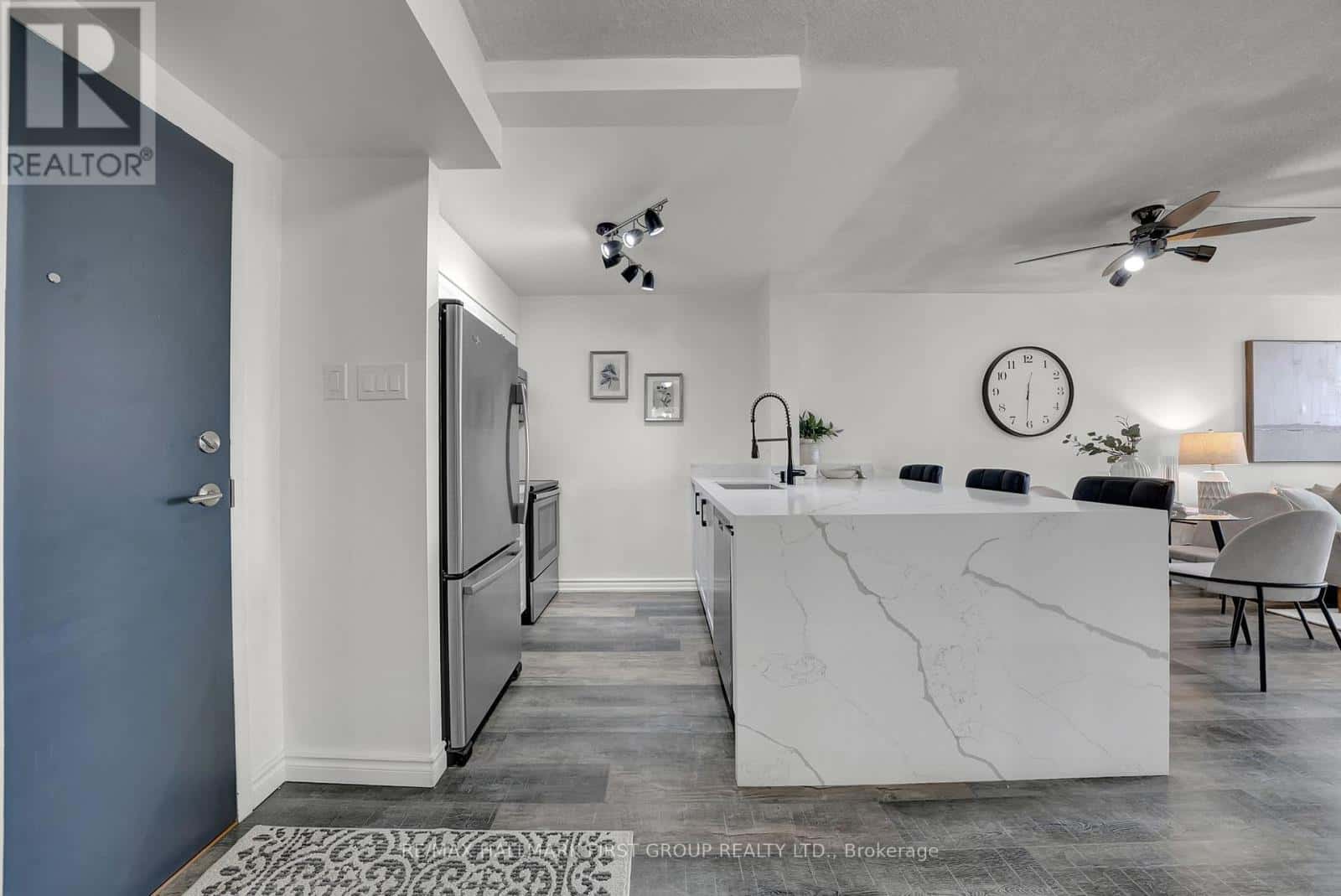 405 - 1665 PICKERING PARKWAY — Pickering (Village East), Ontario - Photo 5 of 36