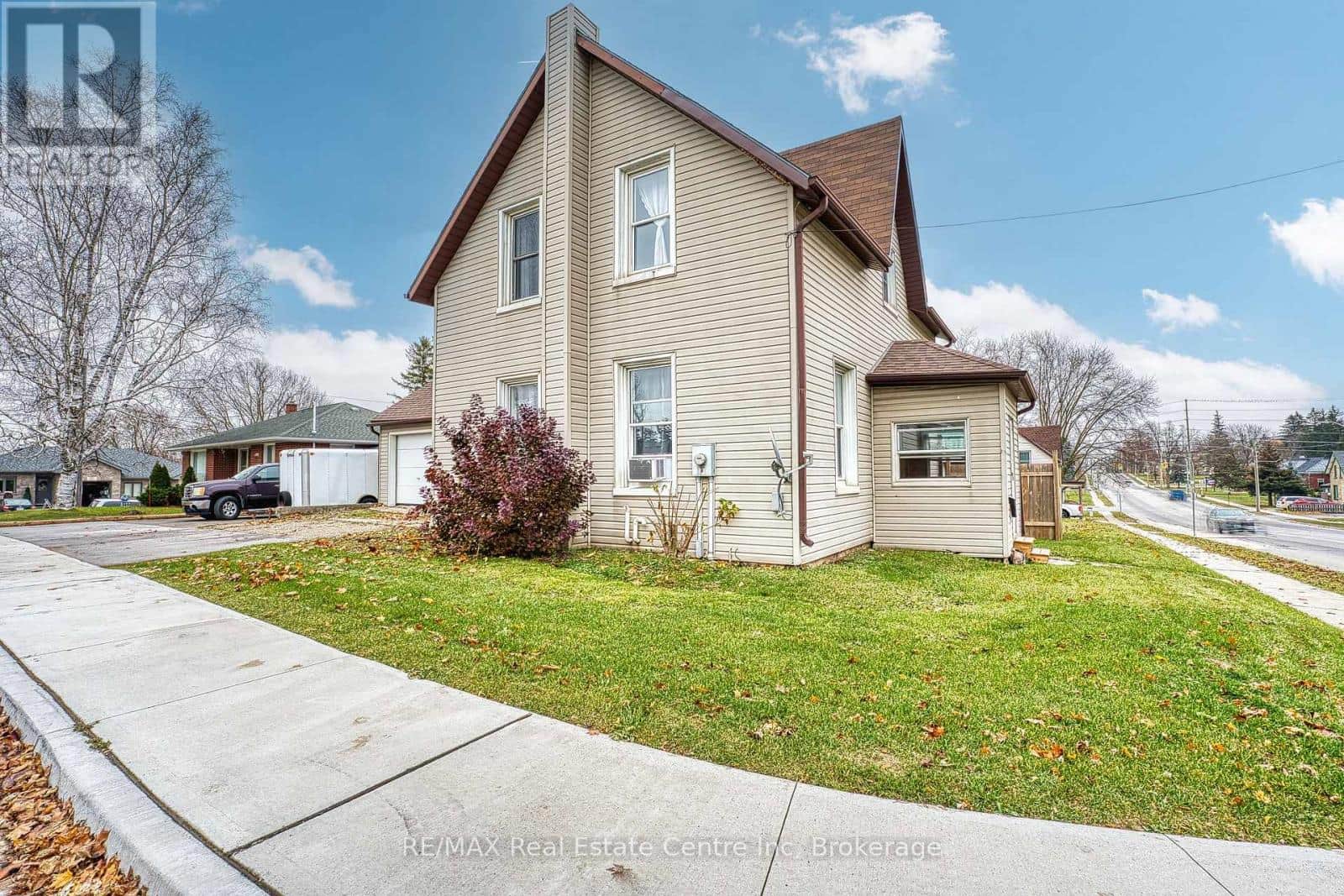 745 MAIN STREET W - Photo 4 of 38, North Perth (Listowel), Ontario