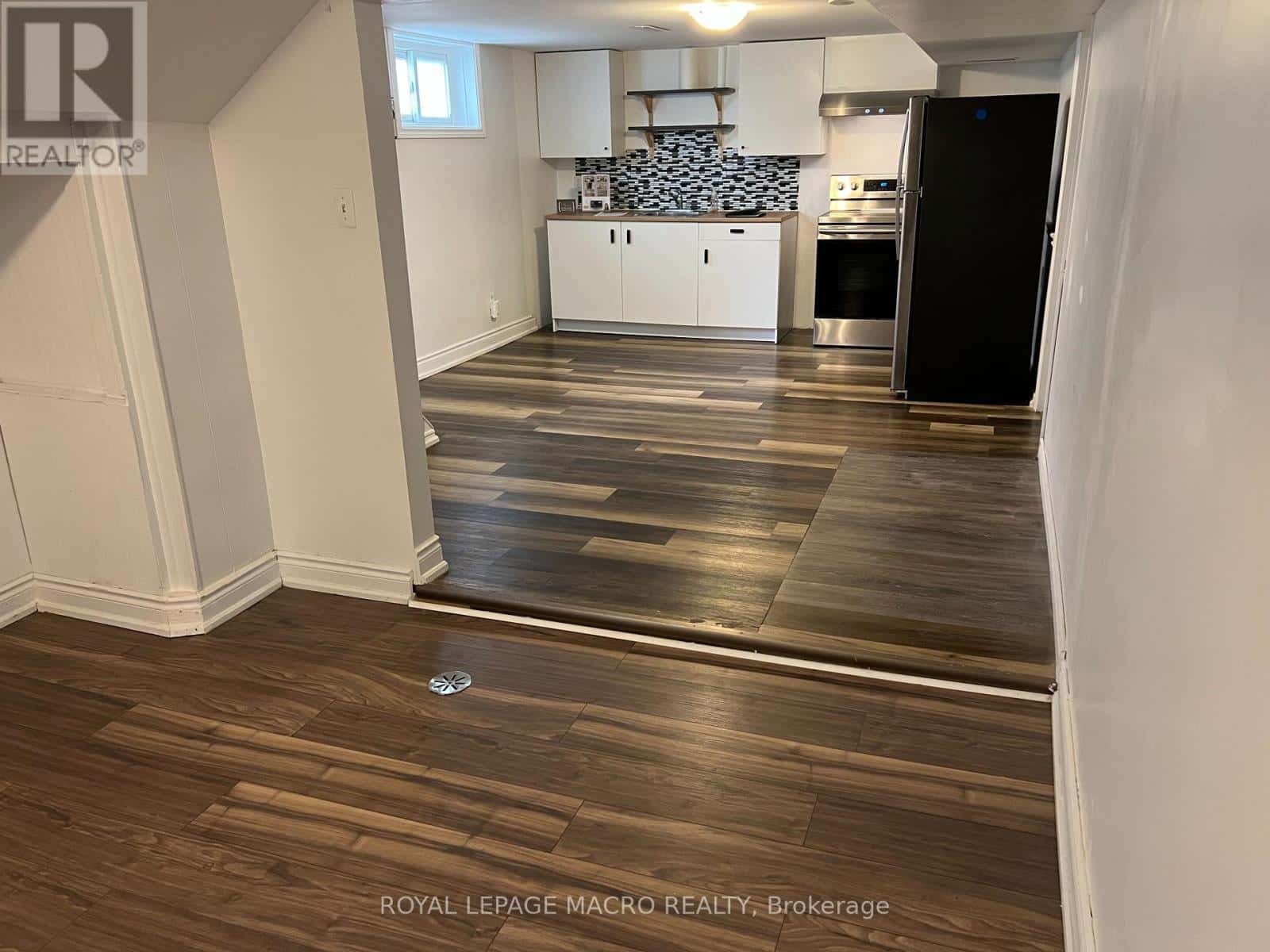 #LOWER - 8 MYRTLE AVENUE — St. Catharines (Carlton/Bunting), Ontario - Photo 4 of 14