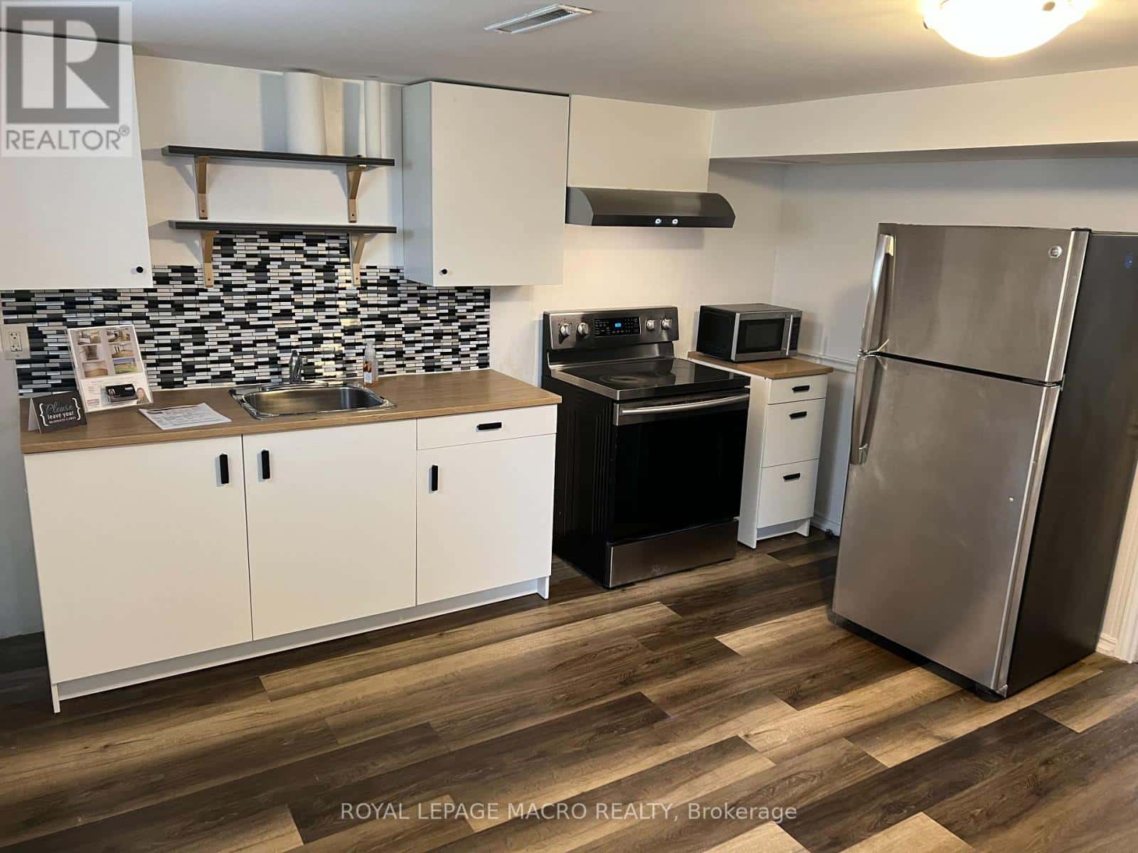 #LOWER - 8 MYRTLE AVENUE — St. Catharines (Carlton/Bunting), Ontario - Photo 5 of 14