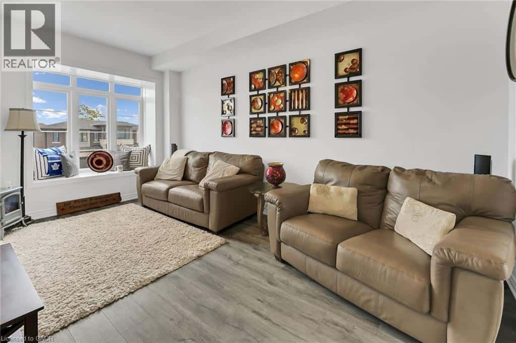 4862 CONNOR Drive — Beamsville, Ontario - Photo 3 of 38