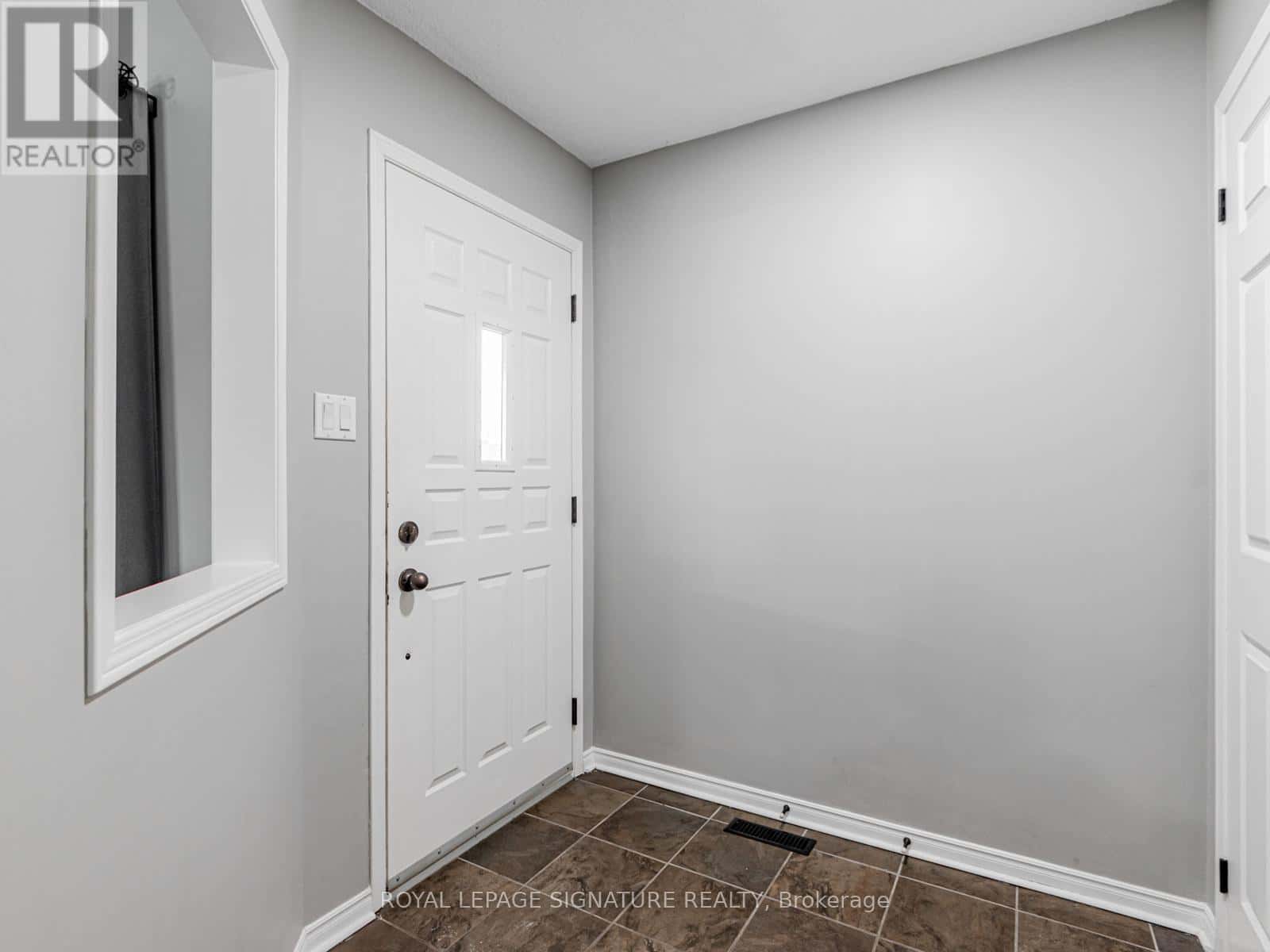 10 LAIDLAW DRIVE — Barrie (West Bayfield), Ontario - Photo 4 of 32