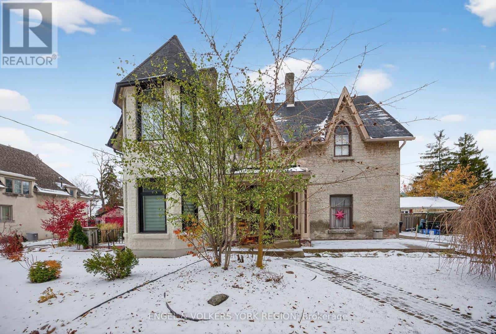 64 HIGH STREET — Barrie (Queen's Park), Ontario - Photo 2 of 28