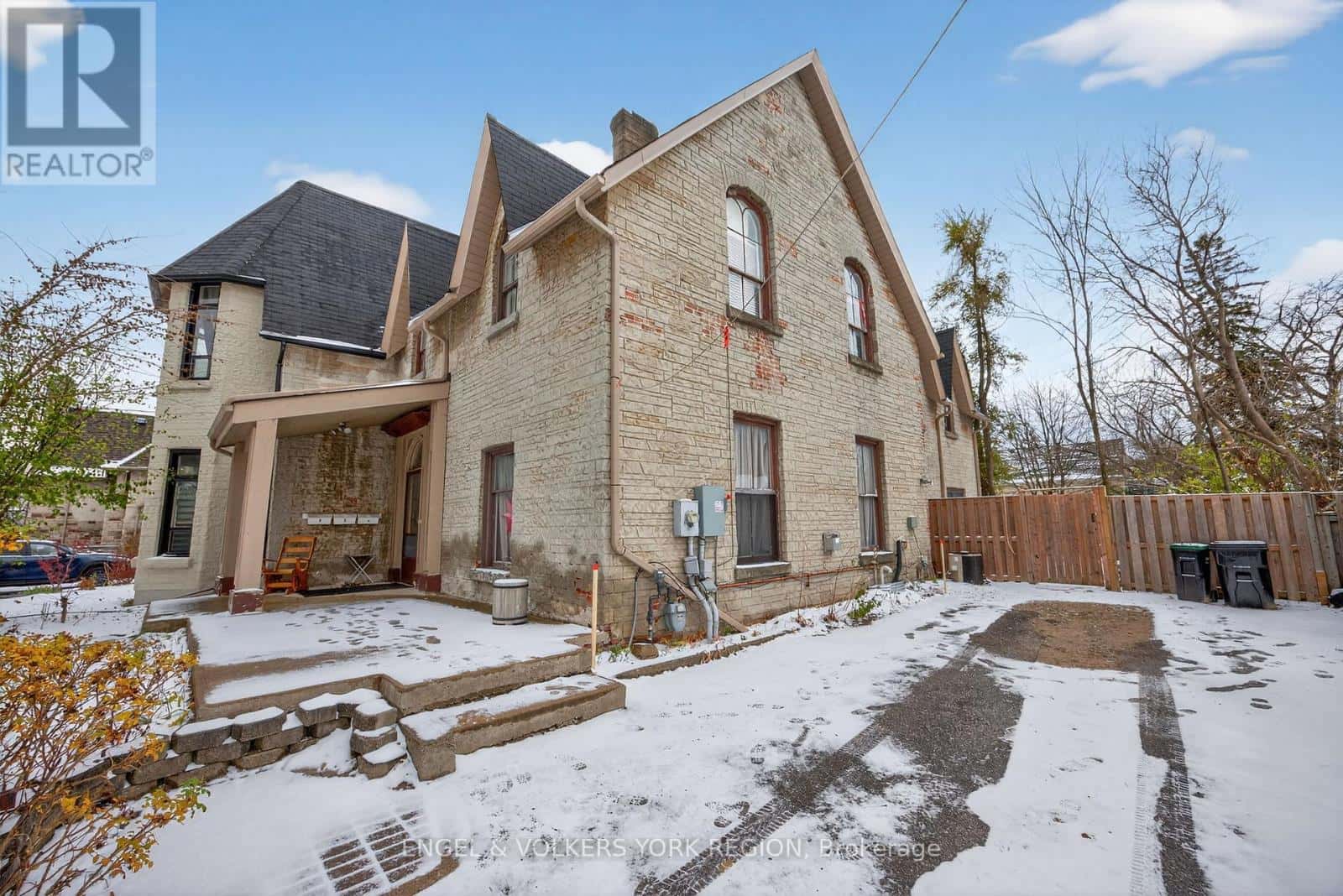 64 HIGH STREET — Barrie (Queen's Park), Ontario - Photo 5 of 28