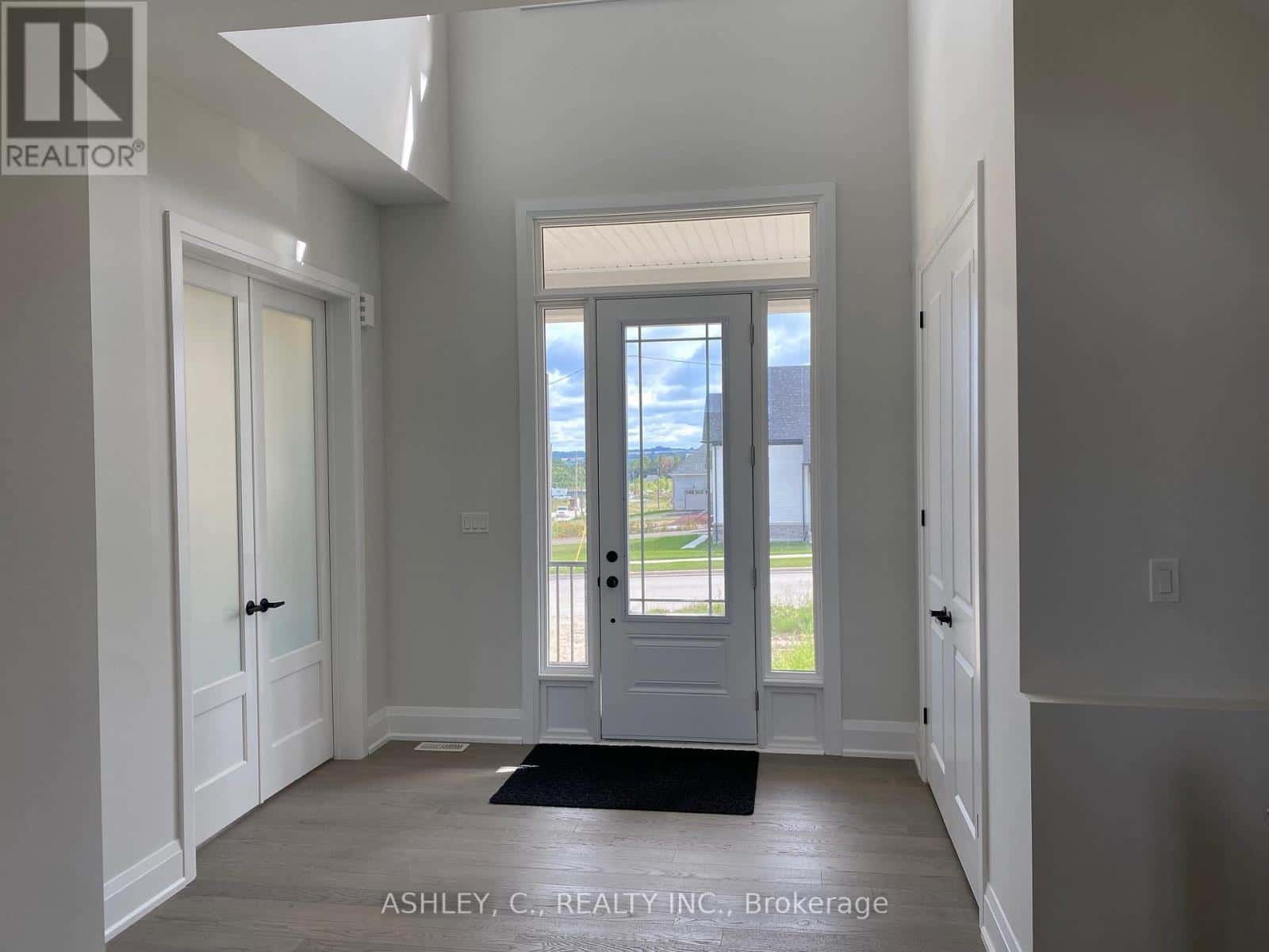 118 WILLIAM CRISP DRIVE — Caledon (Alton), Ontario - Photo 3 of 25