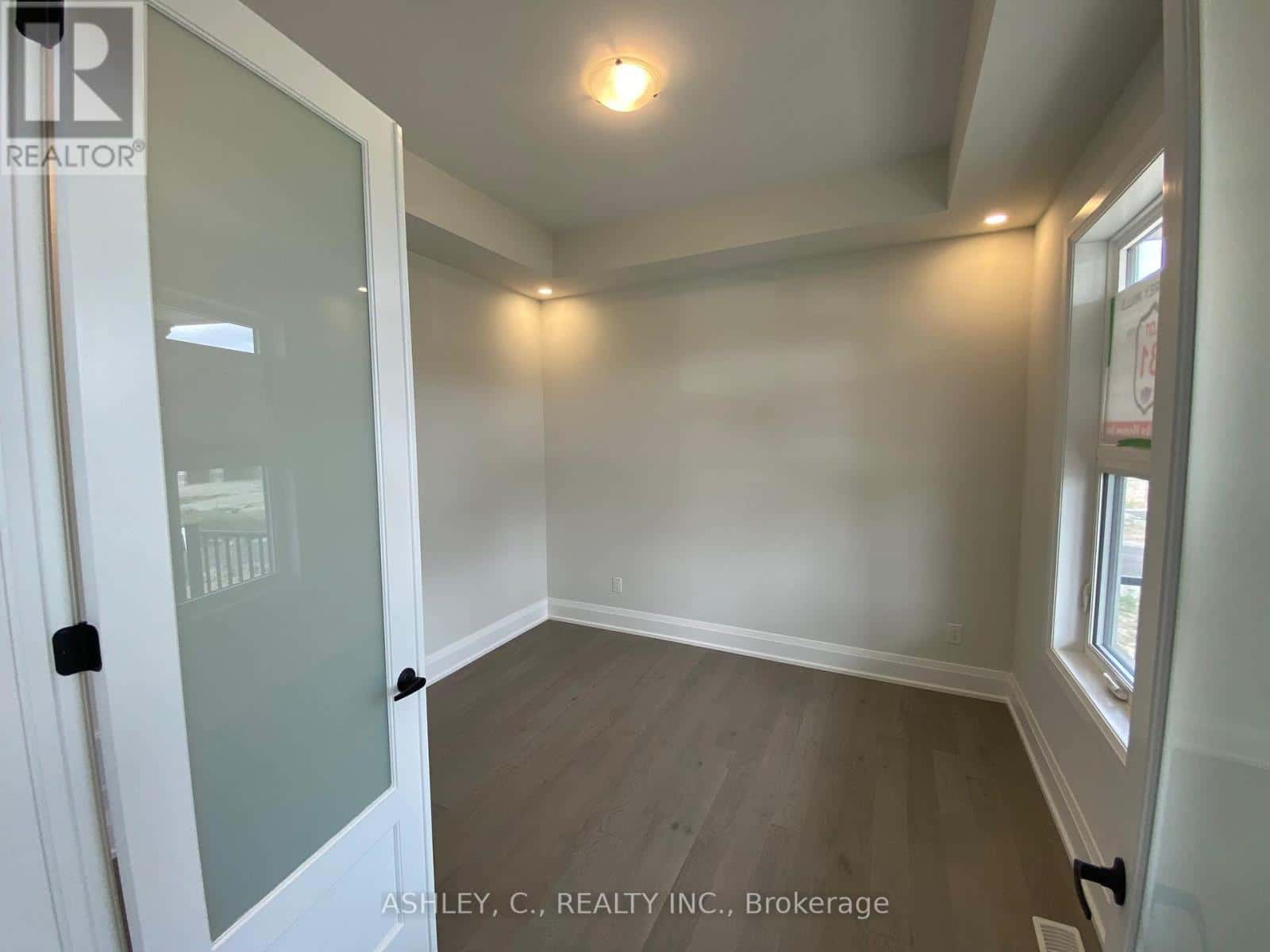 118 WILLIAM CRISP DRIVE — Caledon (Alton), Ontario - Photo 4 of 25