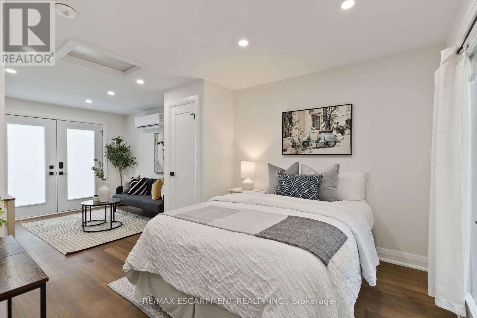 2 - 1332 MAJESTIC DRIVE — Burlington (Palmer), Ontario - Main photo