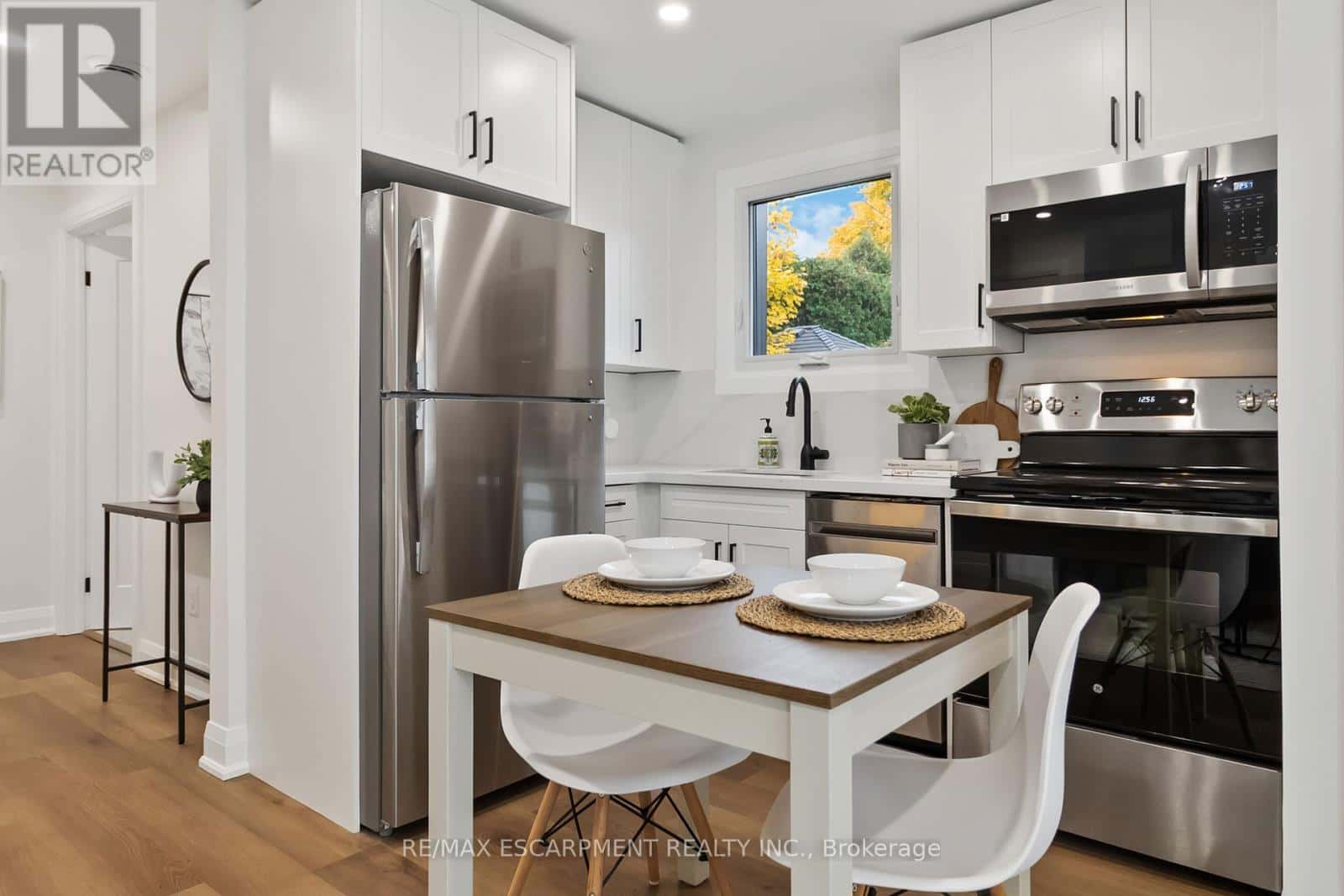 2 - 1332 MAJESTIC DRIVE — Burlington (Palmer), Ontario - Photo 3 of 22