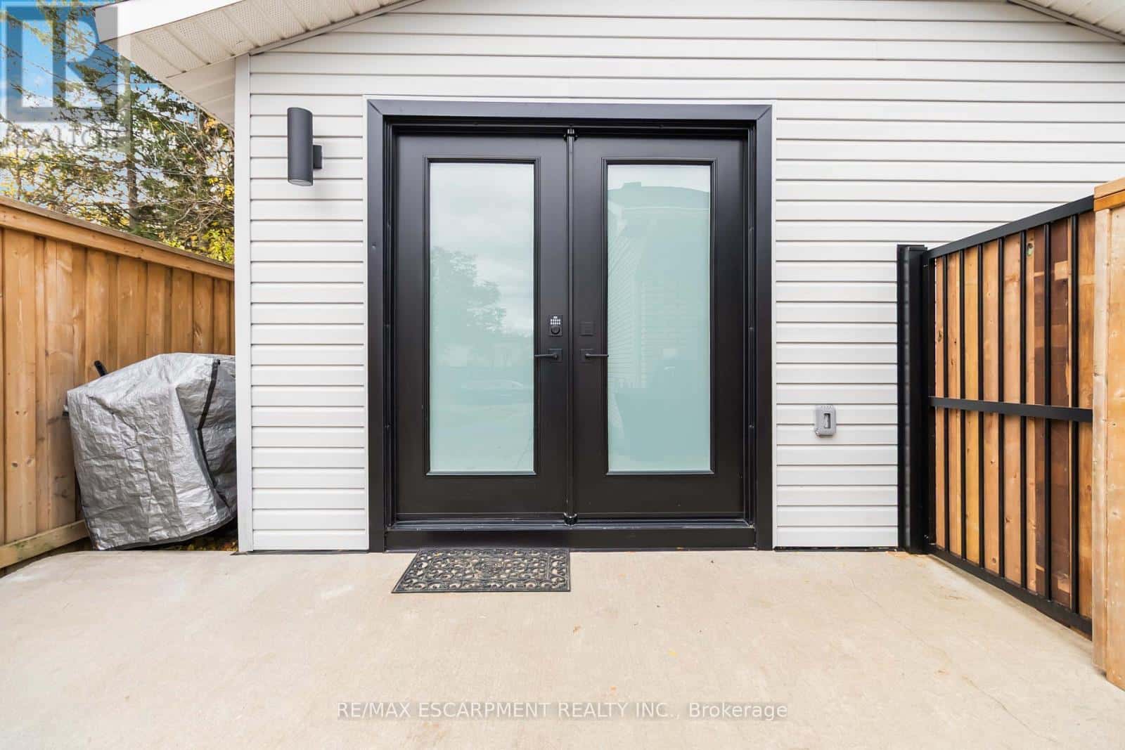 2 - 1332 MAJESTIC DRIVE — Burlington (Palmer), Ontario - Photo 5 of 22