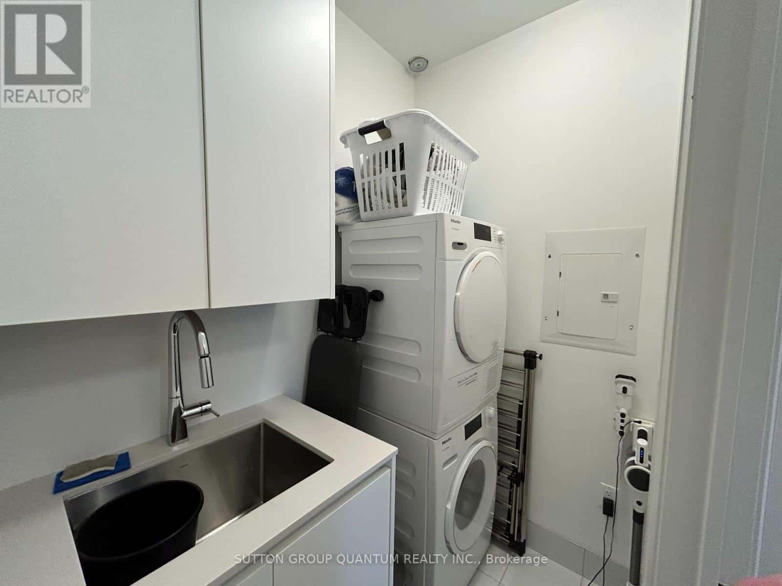 504 - 55 PORT STREET E — Mississauga (Port Credit), Ontario - Photo 5 of 24