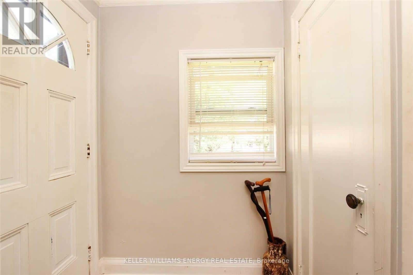 64 GRENFELL STREET — Oshawa (Vanier), Ontario - Photo 3 of 12