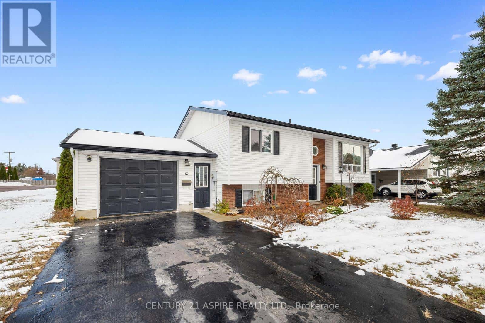 15 DUTCH DRIVE — Petawawa, Ontario - Photo 2 of 40