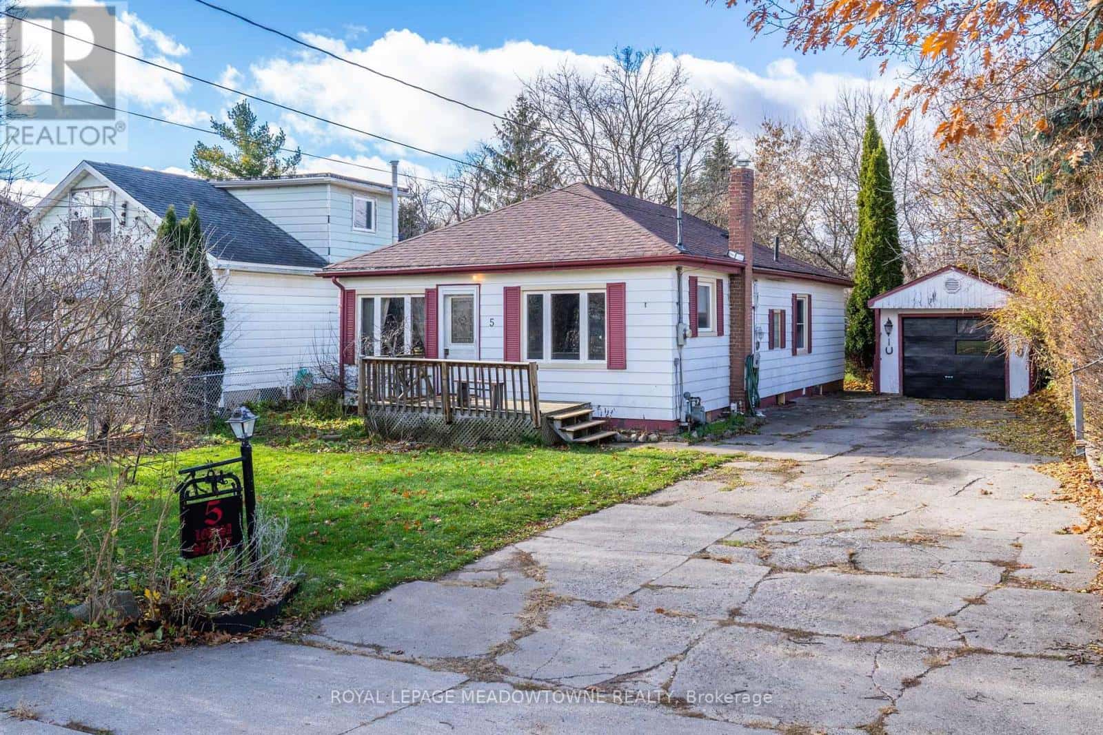 5 LOUISA STREET — Halton Hills (Rural Halton Hills), Ontario - Photo 2 of 38