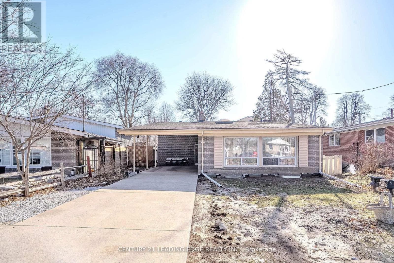 21 ALHART DRIVE — Toronto (Thistletown-Beaumonde Heights), Ontario - Main photo