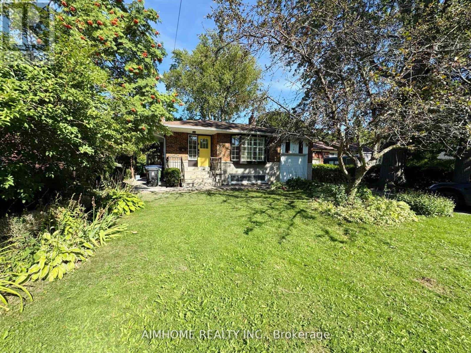 (MAIN) - 31 POPLAR ROAD — Toronto (Guildwood), Ontario - Photo 2 of 23