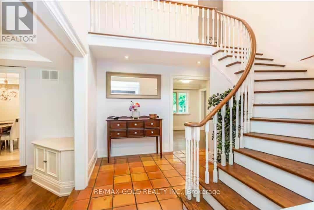 UPPER - 1749 WEMBURY ROAD — Mississauga (Lorne Park), Ontario - Photo 4 of 21