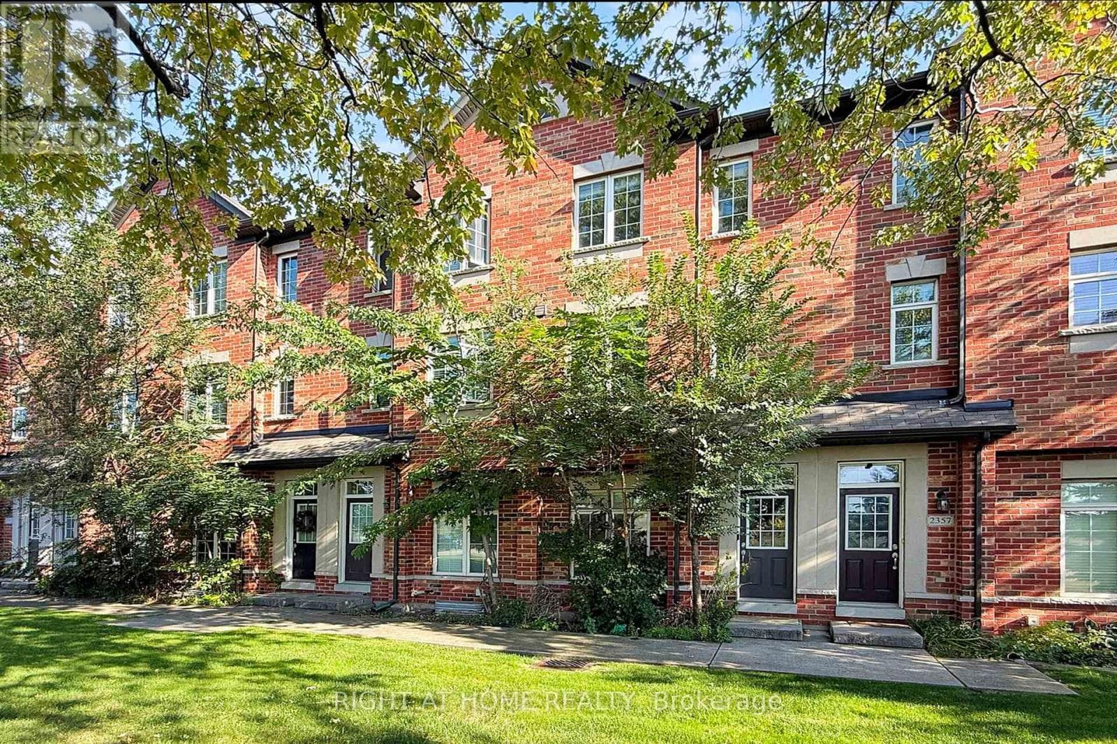 2359 LEPAGE COMMON — Burlington (Freeman), Ontario - Main photo