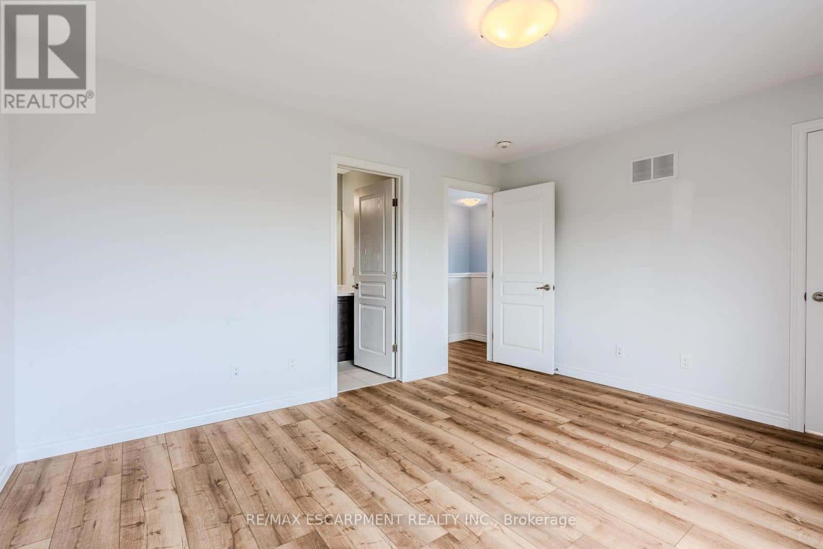 17 SEVERINO CIRCLE — West Lincoln (Smithville), Ontario - Photo 2 of 40