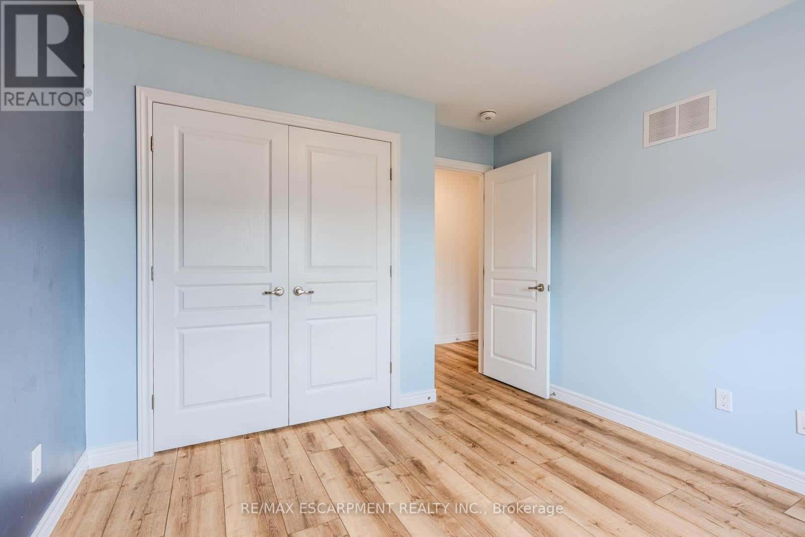 17 SEVERINO CIRCLE — West Lincoln (Smithville), Ontario - Photo 4 of 40