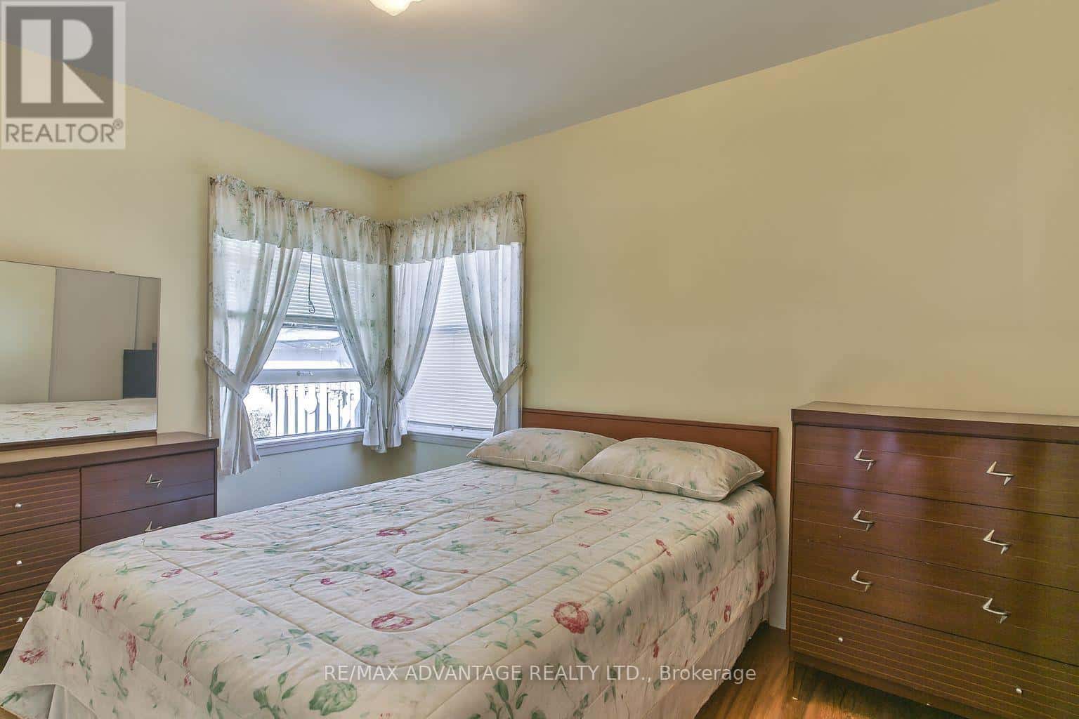 237 RAINBOW AVENUE — London East (East H), Ontario - Photo 4 of 26