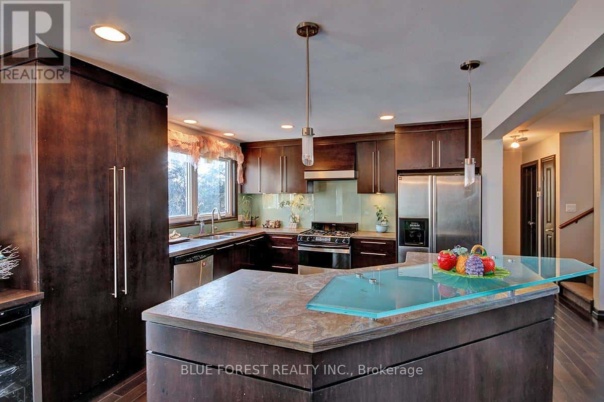 754 RIVERSIDE DRIVE — London North (North Q), Ontario - Photo 5 of 47