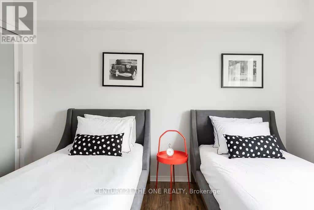 721 - 75 WELDRICK ROAD E — Richmond Hill (Observatory), Ontario - Photo 5 of 29