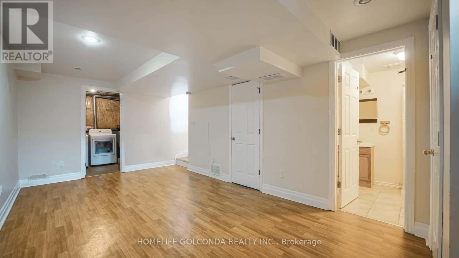 21 BENTLEY CRESCENT W — Barrie (0 West), Ontario - Photo 4 of 33