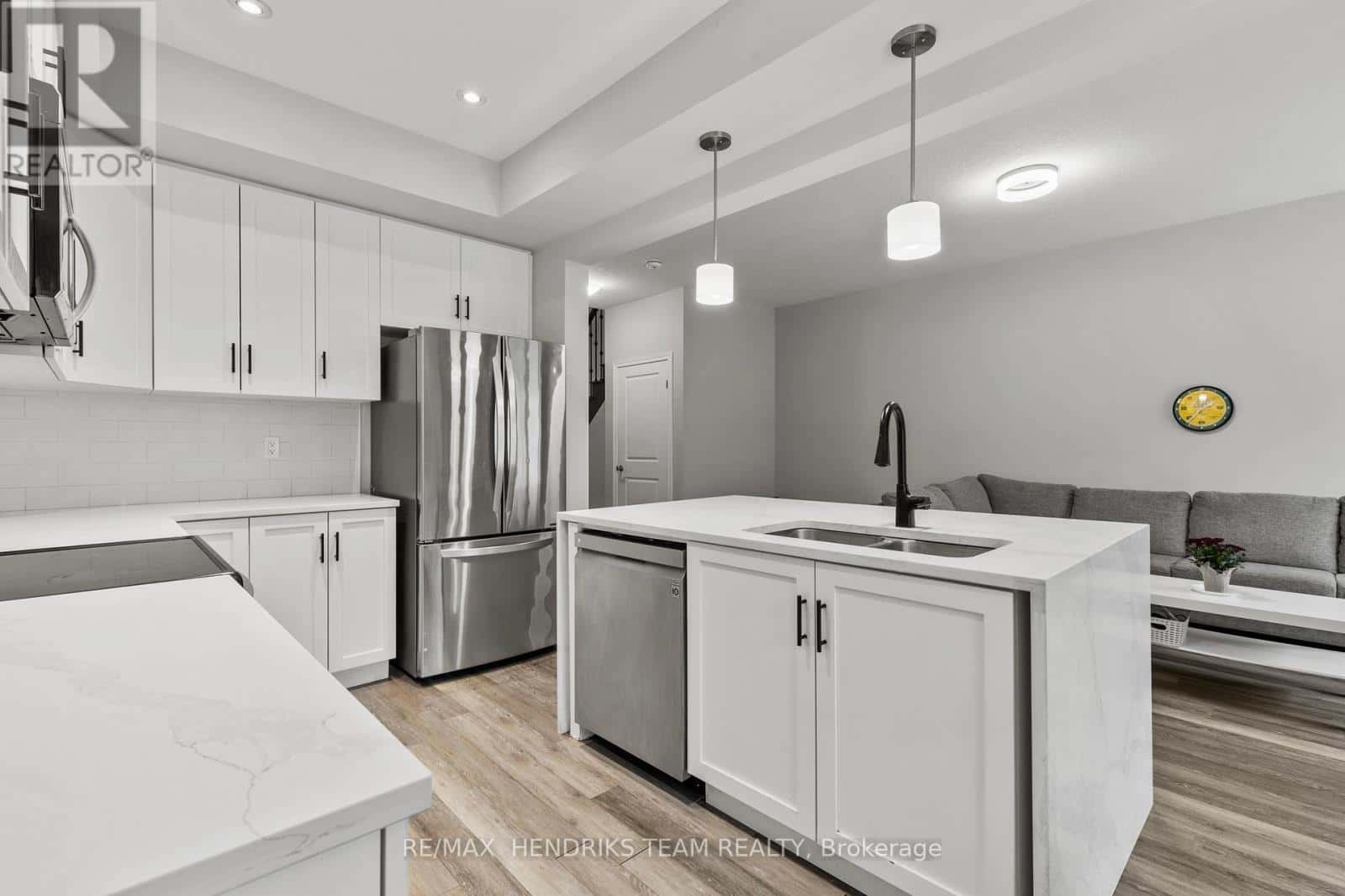 11 DENNIS DRIVE — West Lincoln (Smithville), Ontario - Photo 2 of 43