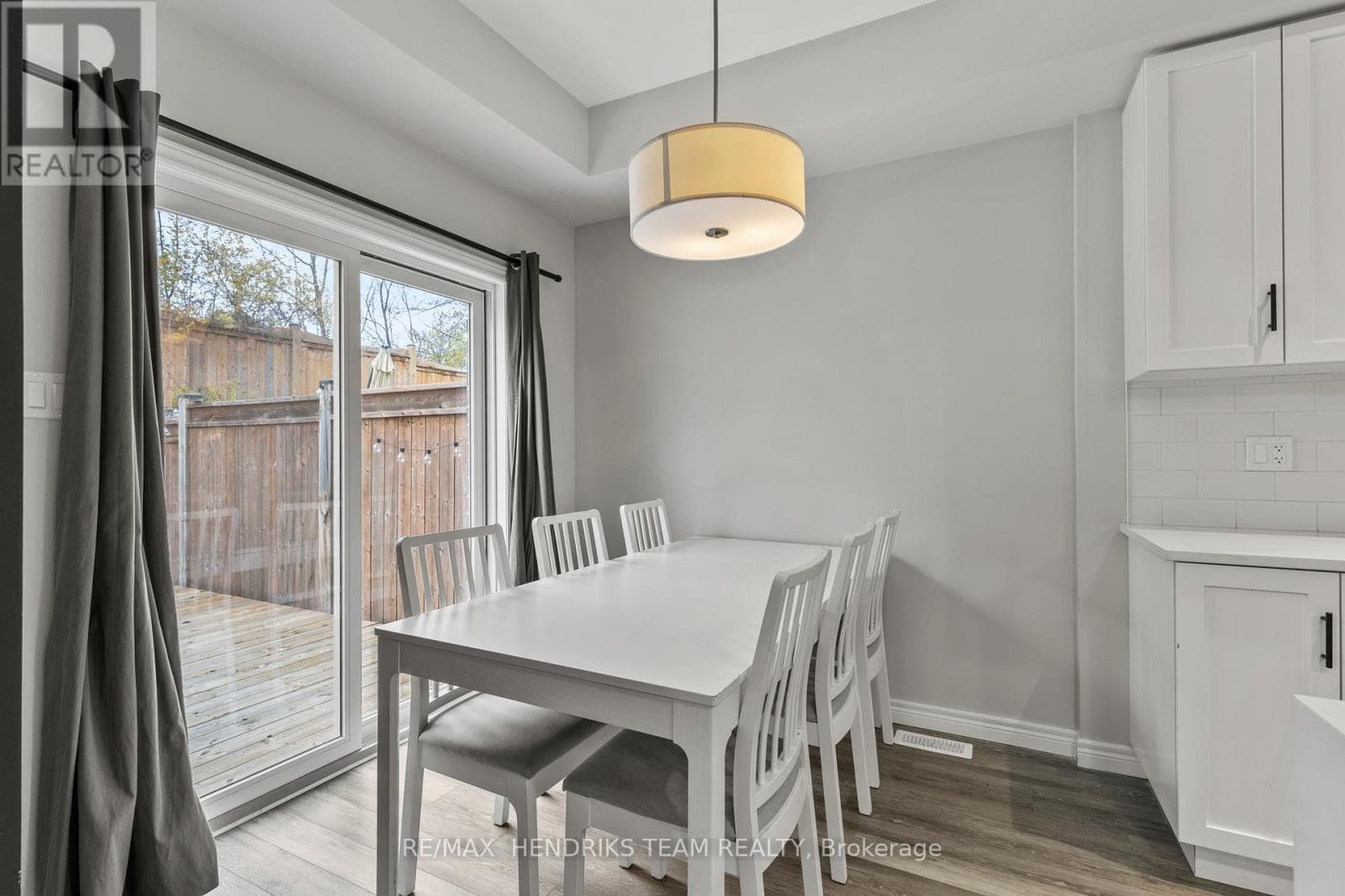 11 DENNIS DRIVE — West Lincoln (Smithville), Ontario - Main photo