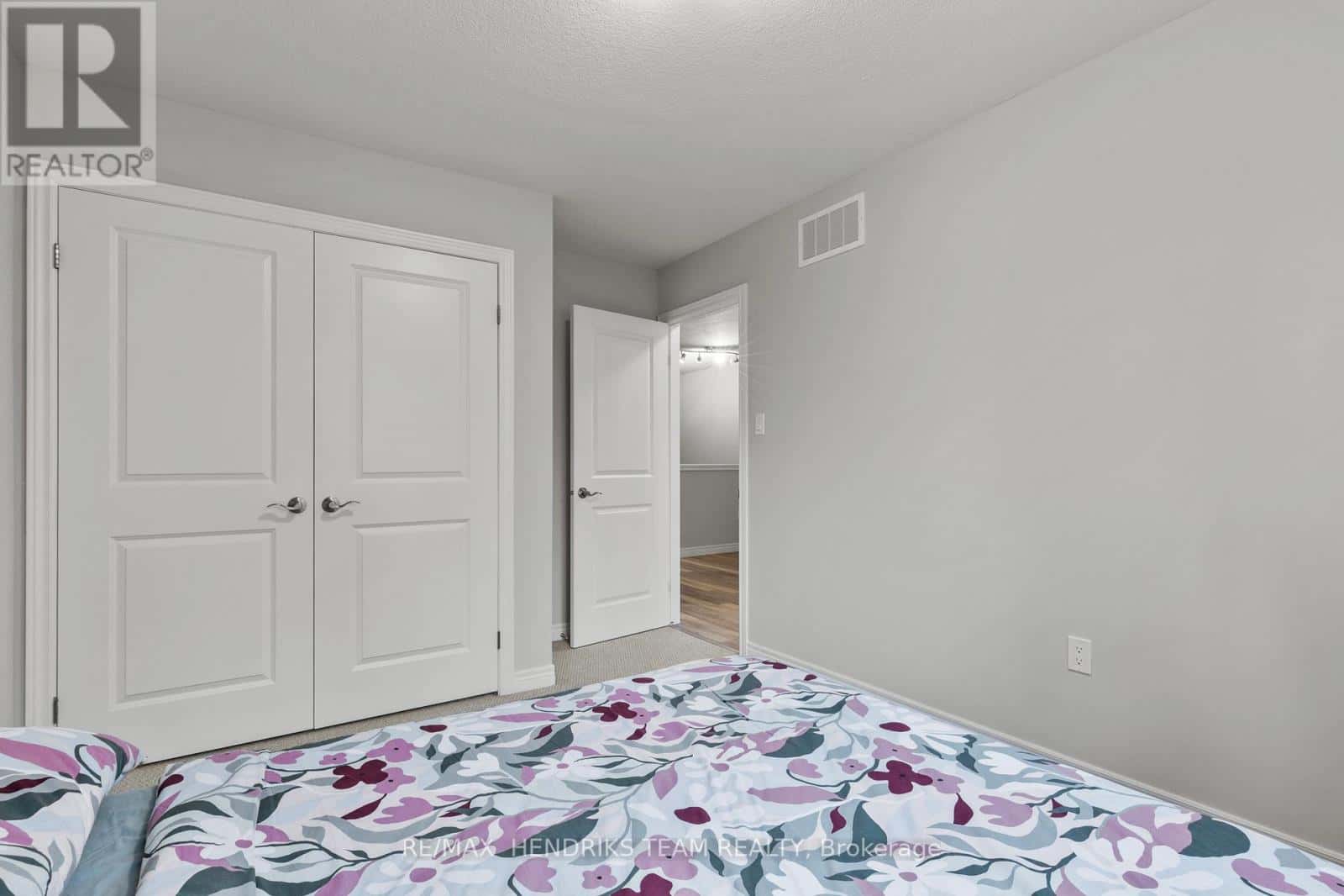 11 DENNIS DRIVE — West Lincoln (Smithville), Ontario - Photo 5 of 43