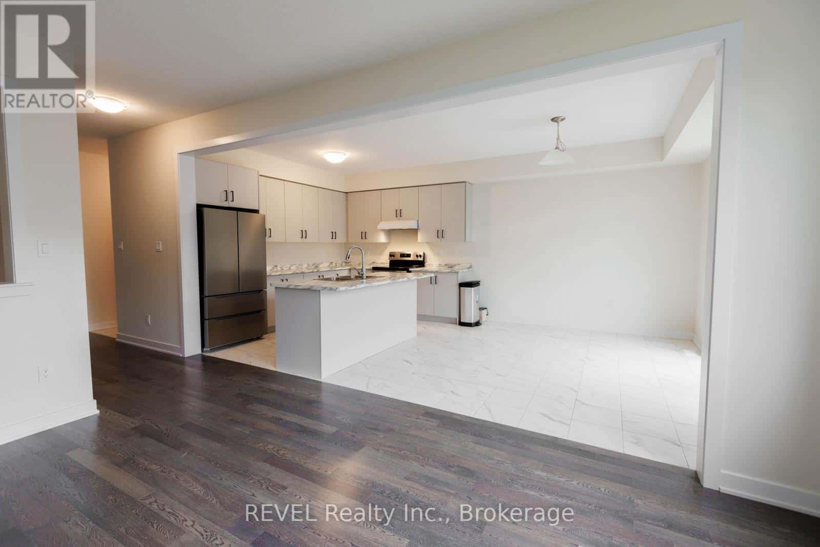 133 STERN DRIVE — Welland (Dain City), Ontario - Photo 4 of 38