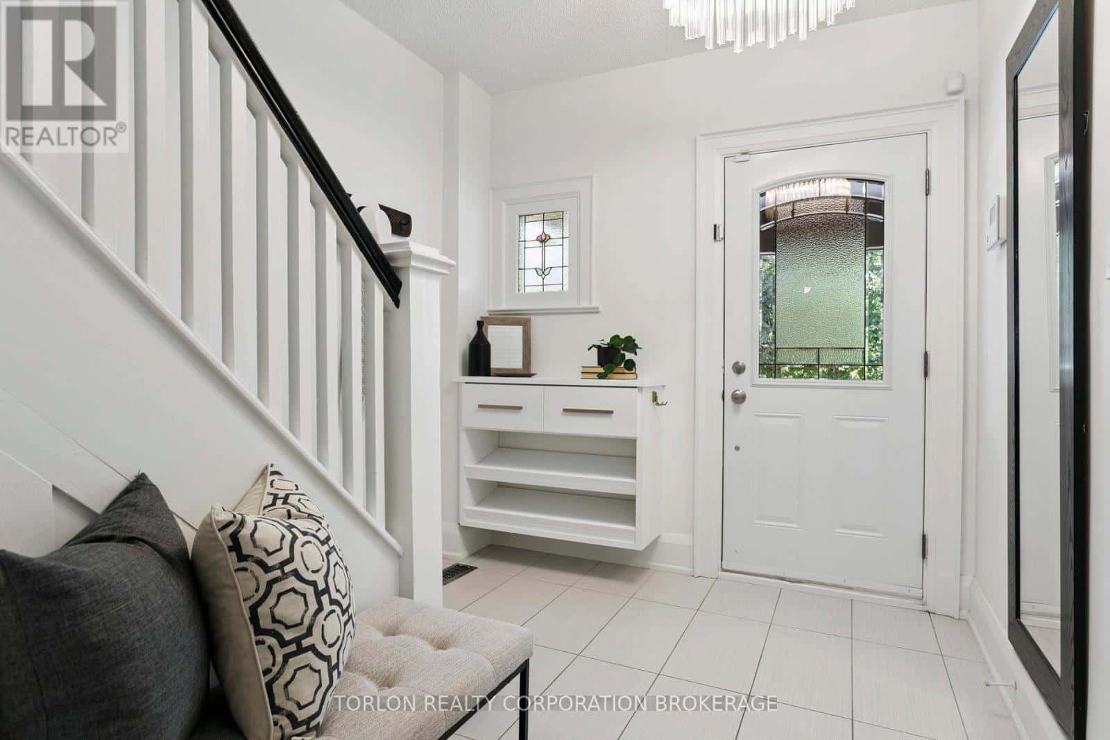 100 COLBECK STREET — Toronto (Runnymede-Bloor West Village), Ontario - Photo 5 of 48