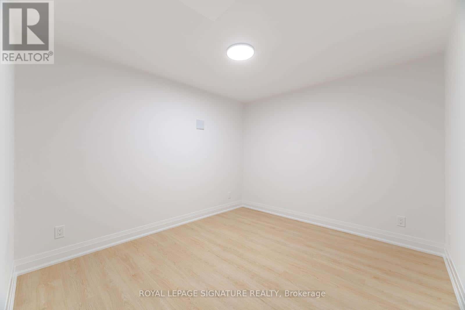 2392 Arnold Crescent