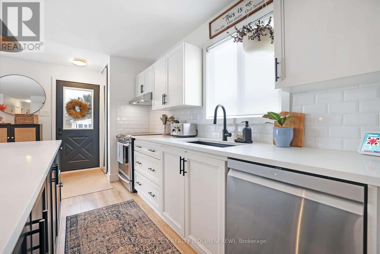 233 AIRTH BOULEVARD W — Renfrew, Ontario - Photo 4 of 40