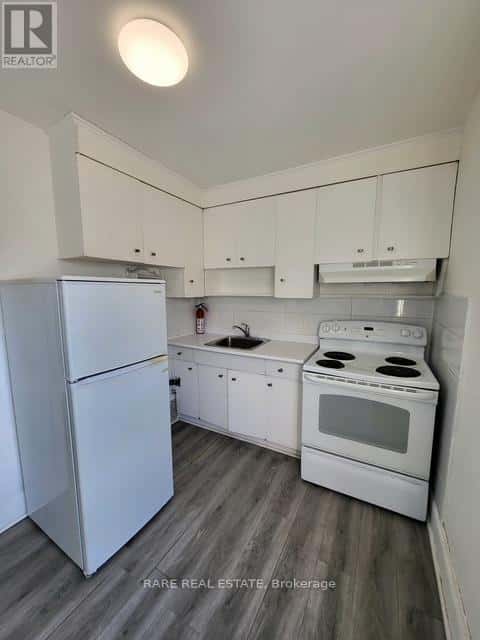 UPPER - 640 CRAWFORD STREET — Toronto (Palmerston-Little Italy), Ontario - Photo 3 of 9