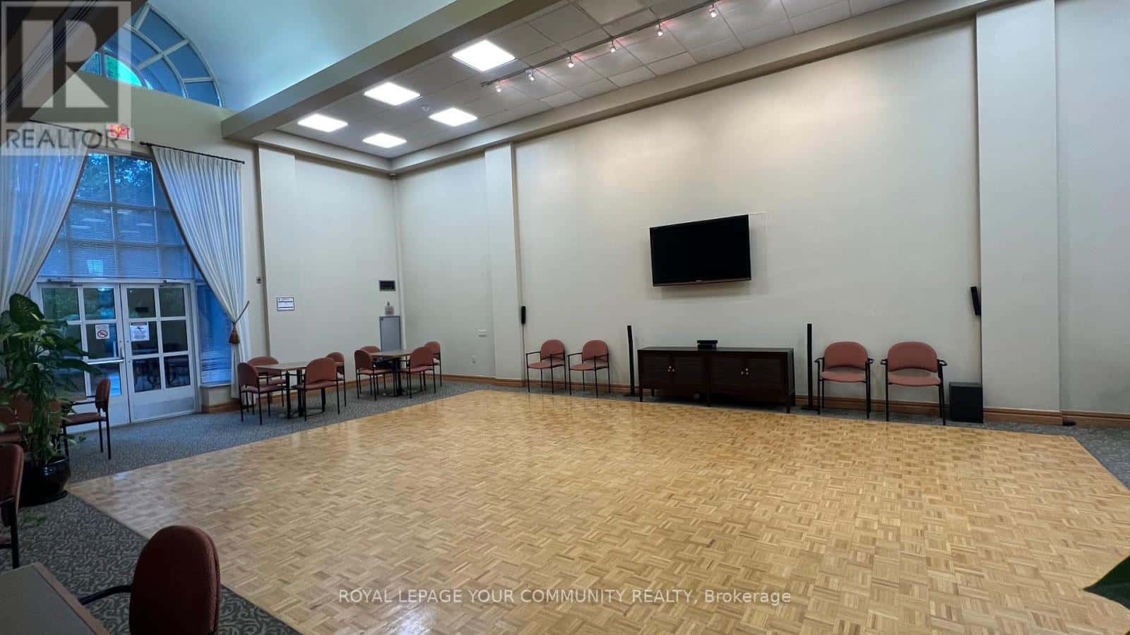 714 - 11 THORNCLIFFE PK DRIVE — Toronto (Thorncliffe Park), Ontario - Photo 5 of 23